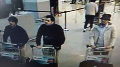 Imagen de los atacantes en el aeropuerto