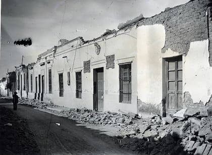 Imagen de los daños sufridos en la casa de Sarmiento, tras el terremoto de San Juan en 1944