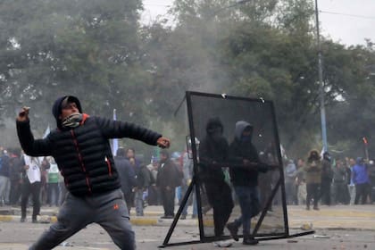 Imagen de los incidentes en Jujuy durante el tratamiento de la reforma constitucional provincial