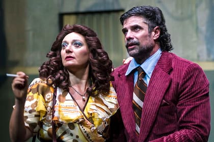 Imagen de Sansón de las Islas con Vanesa Maja y Luciano Castro, el retirado protagonista de peleas de catch que vuelve a la televisión para participar de aquel programa ómnibus que perseguía fines solidarios