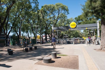 Imagen de una zona en recuperación, donde la estación del subte también es protagonista y facilita el acceso de usuarios en menos tiempo