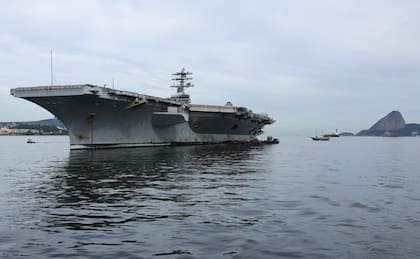 Imagen del 8 de mayo de 2026 del portaaviones USS Nimitz de la Armada de Estados Unidos tras su llegada para participar en el ejercicio conjunto "Southern Seas 2026"