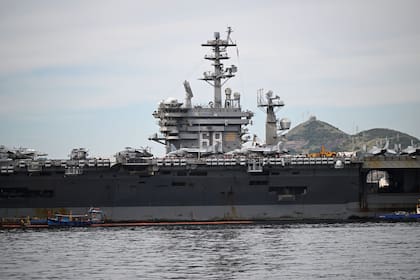 Imagen del 8 de mayo de 2026 del portaaviones USS Nimitz de la Armada de Estados Unidos tras su llegada para participar en el ejercicio conjunto "Southern Seas 2026", anclado en la bahía de Guanabara, en Río de Janeiro, Brasil