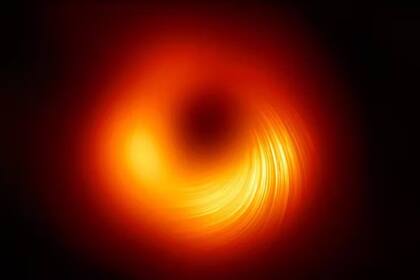 Imagen del agujero negro supermasivo en M87 en luz polarizada