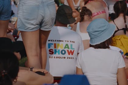 Imagen del nuevo video de Harry Styles: tarde de sol en el concierto final en Italia