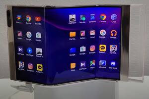 Samsung muestra un modelo con pantalla gigante que se dobla dos veces