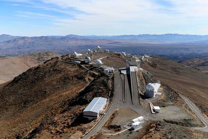 Imagen del telescopio submilimétrico Sueco-ESO (SEST) de 15 metros en las instalaciones de La Silla del Observatorio Europeo Austral (ESO) en La Higuera, Región de Coquimbo, a unos 600 km al norte de Santiago en las profundidades del desierto de Atacama seco de Chile