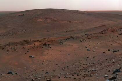 Imagen en falso color de la agrupación rocosa Matusalén del planeta Marte (tomada por el robot Spirit en 2005)