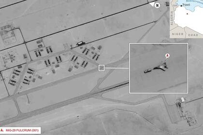 Imagen facilitada por Estados Unidos en la que se ve un supuesto avión militar ruso Mig-29 en territorio libio