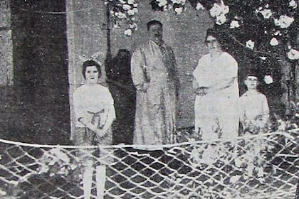 Imagen familiar de Mateo Banks antes del crimen; la foto fue publicada por el diario El Popular, de Olavarría