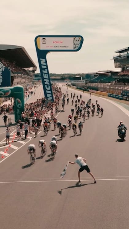 Imagen histórica de la llegada, en Le Mans