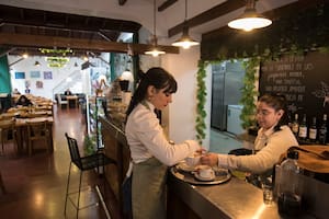 Cuáles son las costumbres que se están perdiendo en bares, cafeterías y restaurantes porteños