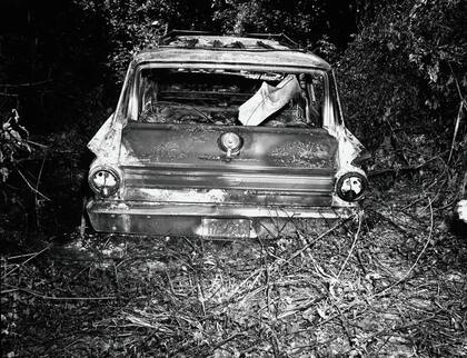 Imagen publicada por el FBI y la Oficina del Fiscal General del Estado de Misisipi mostrando la camioneta quemada que conducían el trío de activistas