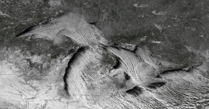 Imágen satélital de las nubes formadas por el efecto lago en los Grandes Lagos