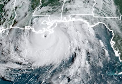 Imagen satelital del huracán Ida. El ojo de un huracán puede tener entre 25 y 50 kilómetros de diámetro, ofreciendo una vista imponente desde su interior