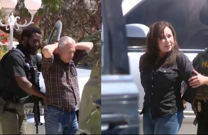 Imagen tomada de un video de KFOX14 que muestra al exjuez de Doña Ana County Jose Luis "Joel" Cano,y a su esposa Nancy Cano, siendo arrestados el martes 24 de abril de 2025, en Las Cruces, N.M. (KFOX14 via AP)