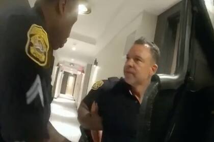 Imágenes de la cámara corporal de la policía de Tampa o de Ramírez que reconstruyen lo que ocurrió el 23 de julio con el jefe de la policía de Miami-Dade