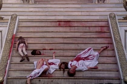 Imágenes de la película Calígula de 1979 con Malcolm Macdowell como Calígula