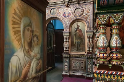 Imágenes de la Virgen y de San Alexander Nevski, el líder ruso canonizado en 1547 por la Iglesia ortodoxa rusa. Su festividad se celebra el 12 de septiembre. 