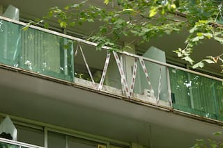 Un especialista explicó por qué se salvó el hombre al que se le cayó un vidrio en la cabeza mientras tomaba un café