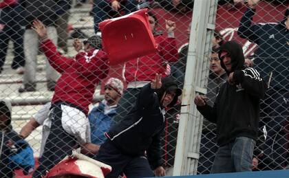 Lágrimas y destrozos en el Monumental