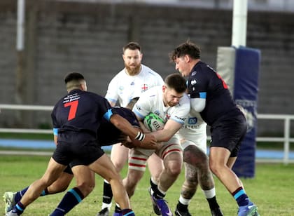 Imágenes del partido entre el equipo de rugby de la Policía de la Ciudad y la Policía de de Inglaterra en un encuentro deportivo e institucional (Prensa Ministerio de Seguridad)
