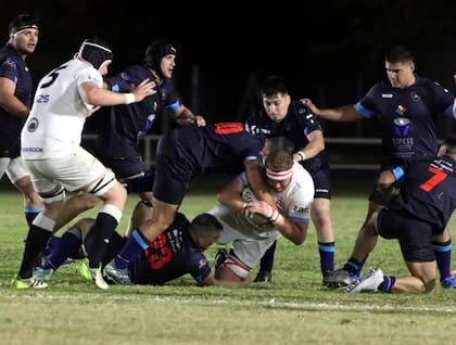 Imágenes del partido entre el equipo de rugby de la Policía de la Ciudad y la Policía de de Inglaterra en un encuentro deportivo e institucional (Prensa Ministerio de Seguridad)