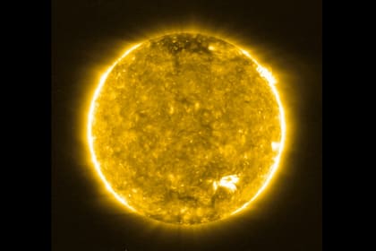 Imagen del Sol, aproximadamente a medio camino entre la Tierra y el Sol