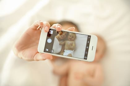 Imágenes inocentes de bebés publicadas por los padres pueden convertirse en material de intercambio en redes de pornografía infantil