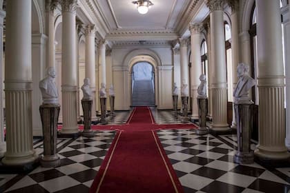 Imágenes oficiales del salón de los bustos en Casa Rosada