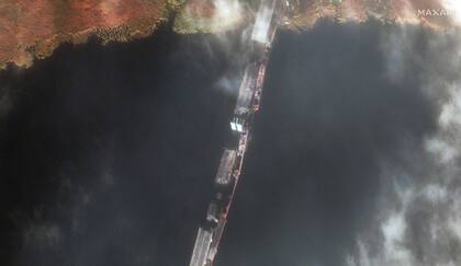 Imágenes satelitales exhiben el daño al puente de Antonivsky, en la región de Kherson