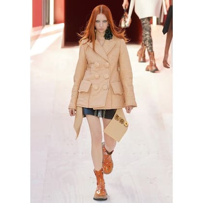 Iman Kaumann también desfiló para Louis Vuitton