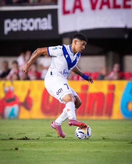 Imanol Machuca jugando en la victoria ante Estudiantes en la última fecha del Torneo Apertura