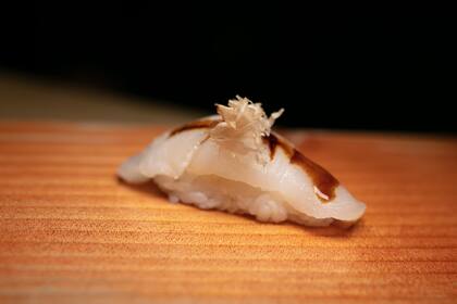 Imari ofrece sushi auténtico.