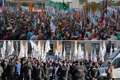 Imgen comparativa de la militancia que acompañó a Cristina kirchner la primera vez que declaró en Comodoro Py el 13 de abril de 2016 y del día 14 de agosto de 2024