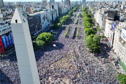 Impactante vista de la cantidad de gente que hay en la 9 de Julio