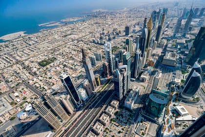 Vista aérea de la sección Sheikh Zayed Road de la autopista E 11