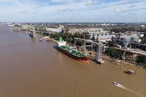 La bajante del Paraná obligaría a posponer embarques por US$268 millones