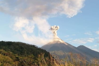 Se considera que la erupción no va a causar daños ya que es relativamente pequeña y controlada