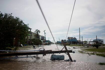 Varias zonas quedaron inundadas y con el tendido eléctrico en el agua