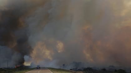 En algunos sectores las rutas permanecen cortadas por la escasa visibilidad