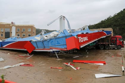 Muchos edificios terminaron destruidos por la fuerza del tifón