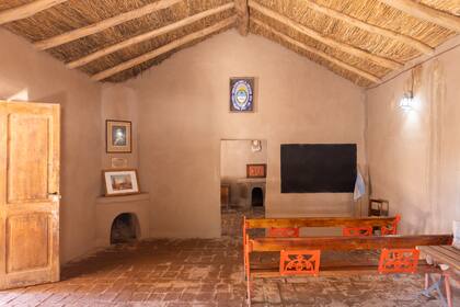 Impecable reconstrucción de la escuela: el edificio original es de 1890 y fue construido con la técnica del tapial y el ladrillo de adobe