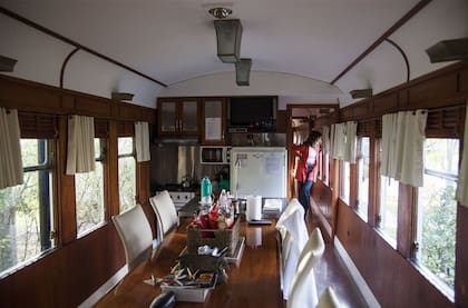 Impecable, y con todas las comodidades, el vagón de La Estación, en Lobos, con capacidad para 6 personas.