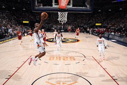 Implacable en la media distancia: Chris Paul anotó 37 puntos para Phoenix Suns frente a Denver Nuggets