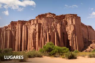 El parque nacional que alucina con sus paredones rojizos de más de 250 millones de años