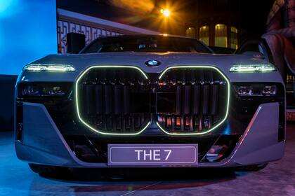 Imponente y luminosa, la nueva parrilla BMW Iconic Glow se convierte en una firma visual del Serie 7.