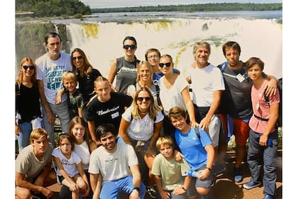 "Importa todo lo que sí puedo hacer, especialmente con las personas que más amo", tuiteó desde Cataratas del Iguazú