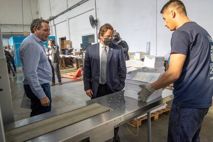 Impresión de planillas para el censo 2022, bajo la mirada de Marco Lavagna, titular del Indec