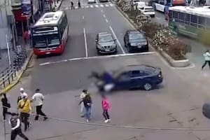 Un conductor aceleró en pleno centro de Lanús y atropelló a tres jubiladas